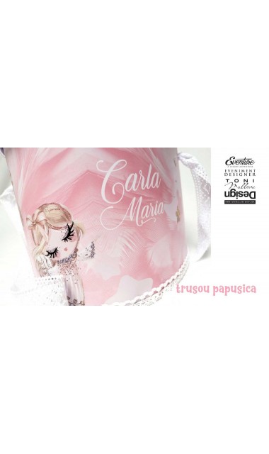 Trusou de botez cu papusica roz, gene lungi si broderie customizata, Doll 20